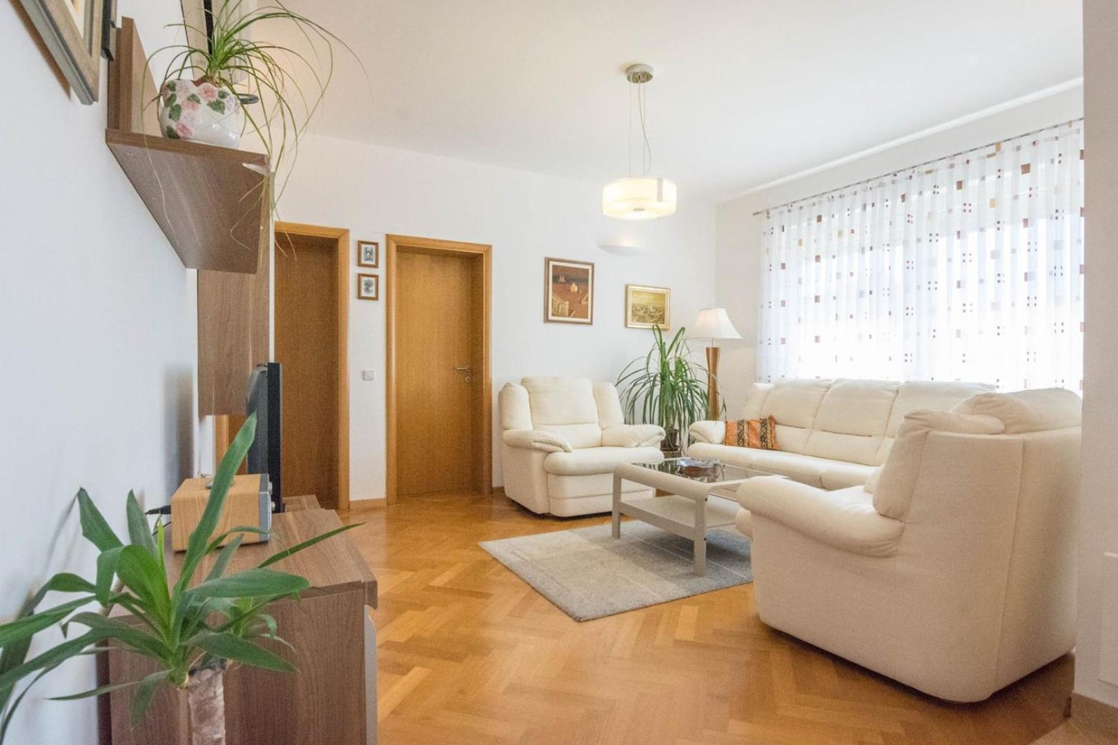 Spacious Apartment On A Great Location -Apartment Kuhta Biograd Na Moru Ngoại thất bức ảnh