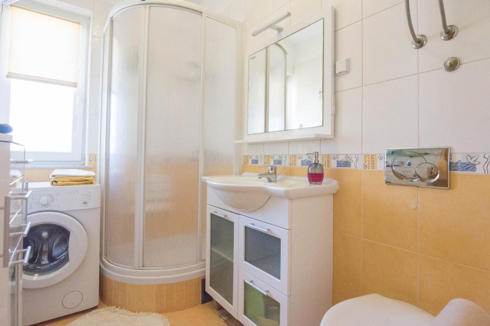 Spacious Apartment On A Great Location -Apartment Kuhta Biograd Na Moru Ngoại thất bức ảnh